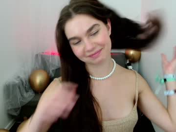 charlotte_queenmaeve every day cam