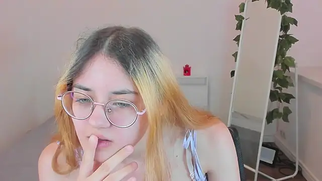 Stripchat sex cam MelodiCool