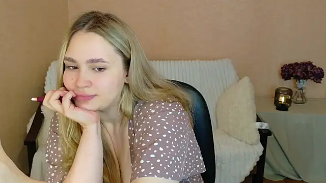 Stripchat sex cam LightKisss