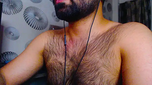 Stripchat sex cam cutebeardi