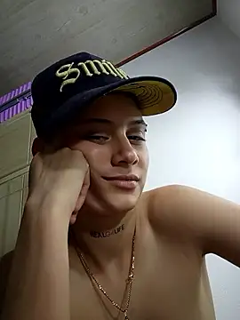 Stripchat sex cam bony_blue4