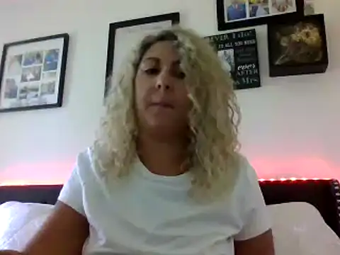 Stripchat sex cam naughtynikki1818