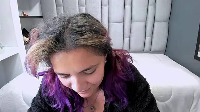 Stripchat sex cam Kiara_Cruz__