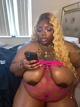 Stripchat sex cam QueenJaya_876