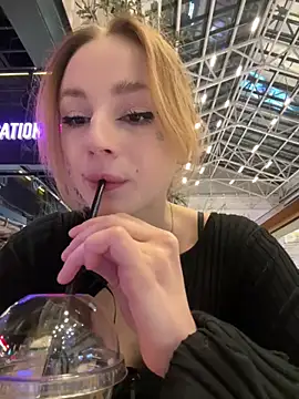 Stripchat sex cam Naomi__Mi