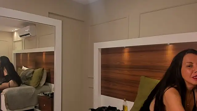 Stripchat sex cam AriadnaHarper