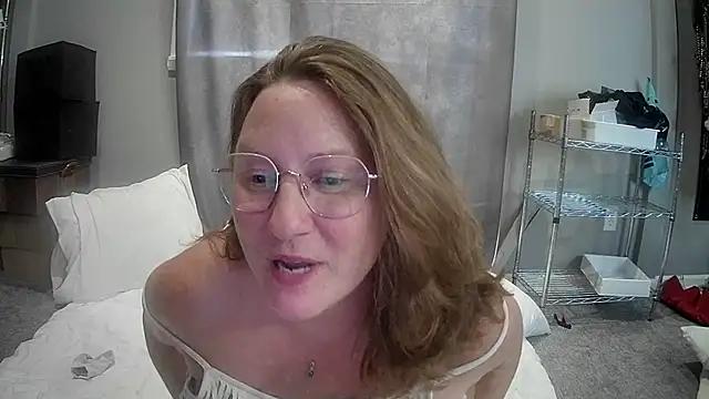 Stripchat sex cam redgemi007