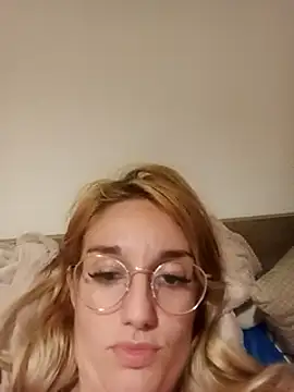 Stripchat sex cam BlondieKissYou