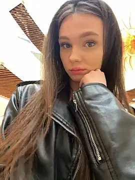 Stripchat sex cam MilaBee