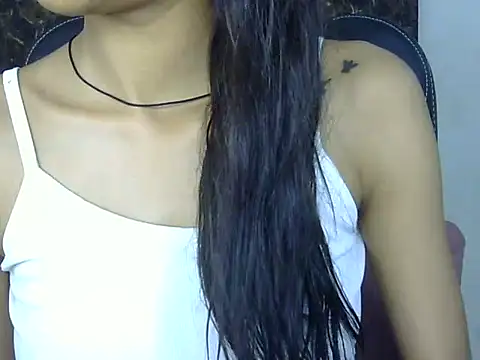 Stripchat sex cam MAAYRA_09