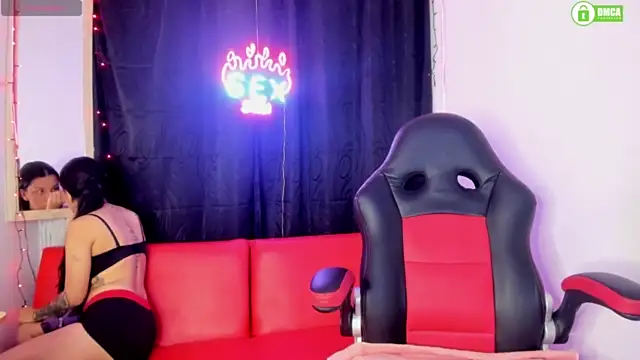 Stripchat sex cam CoralSwan