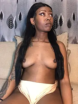 Stripchat sex cam TyraaLee