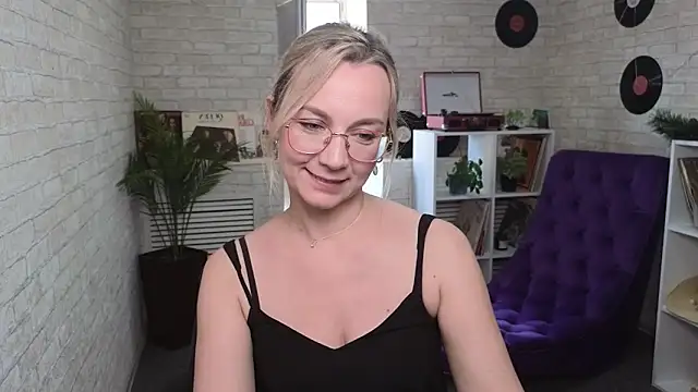 Stripchat sex cam Ava_Aether