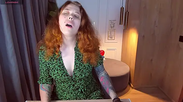 Stripchat sex cam SophiePure