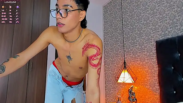 Stripchat sex cam AROONCOX