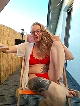 Stripchat sex cam LucyLingerie78